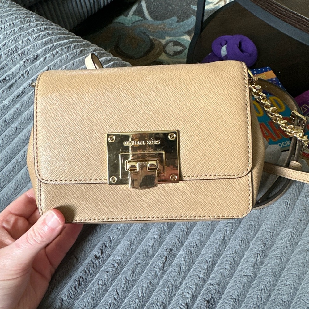 Micheal Kors crossbody bag
